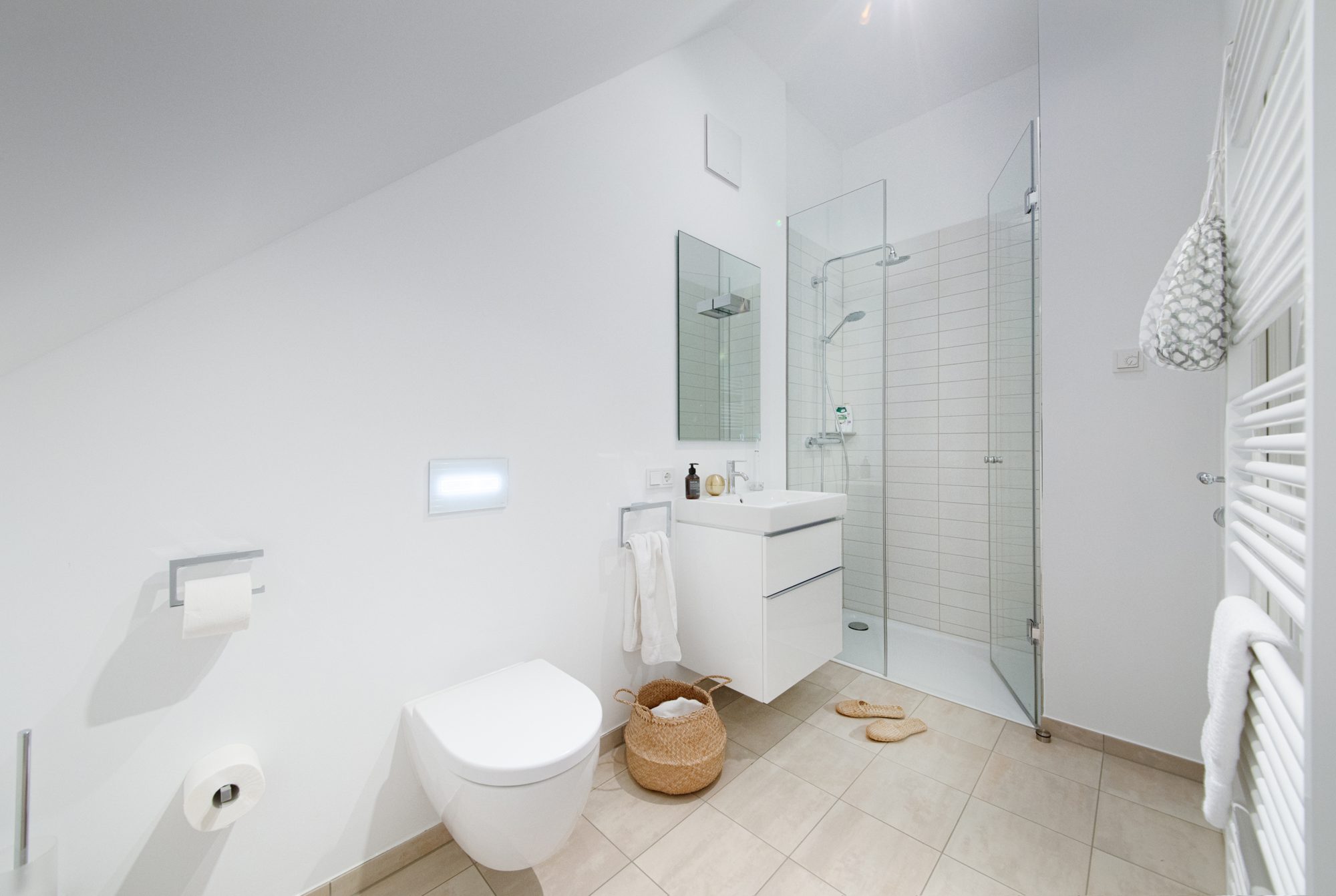Badezimmer im Heuboden mit Dusche
